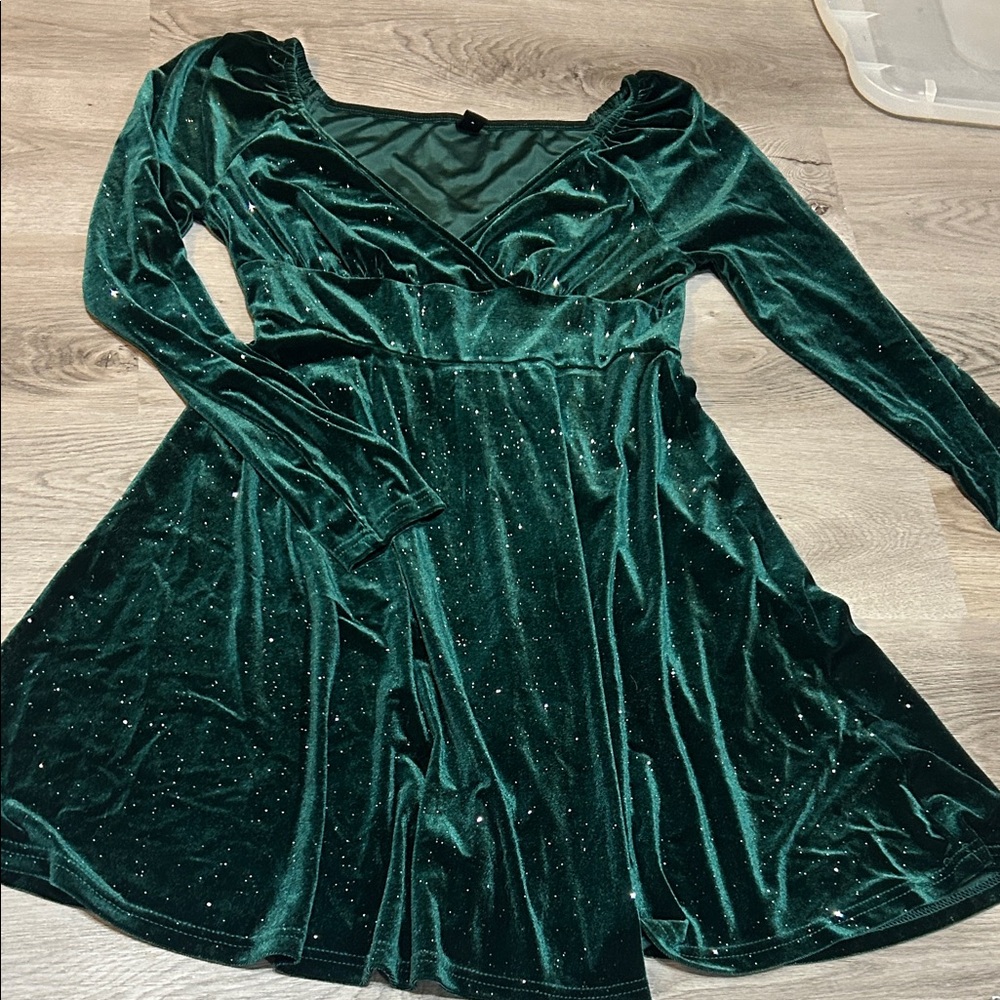 SHEIN Deep Green Velvet Long Sleeve Dress
